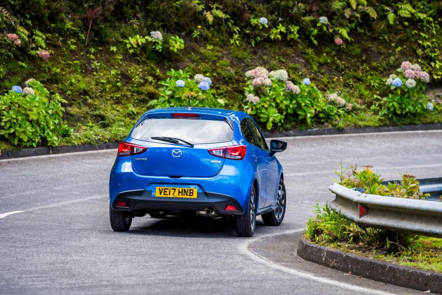  Mazda2 Tech Edition (DJ) 2017 года  (UK) (фото 18 из 35)